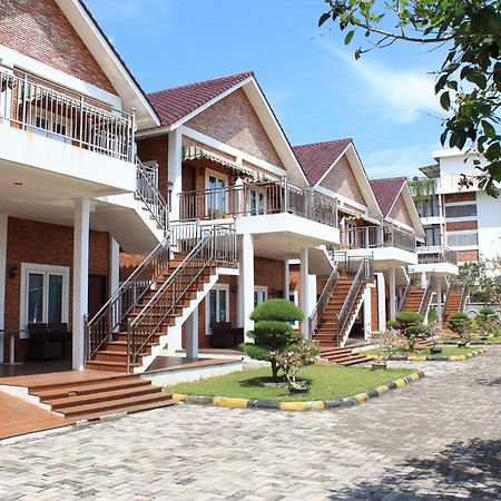Thong's Inn Hotel Kualanamu Medan Exterior foto