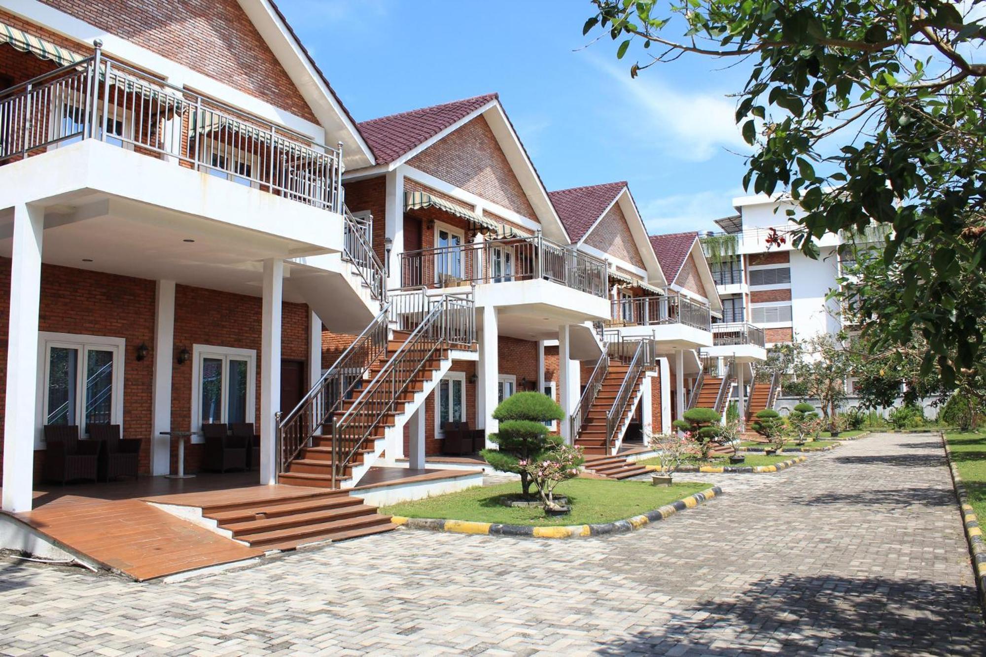 Thong's Inn Hotel Kualanamu Medan Exterior foto