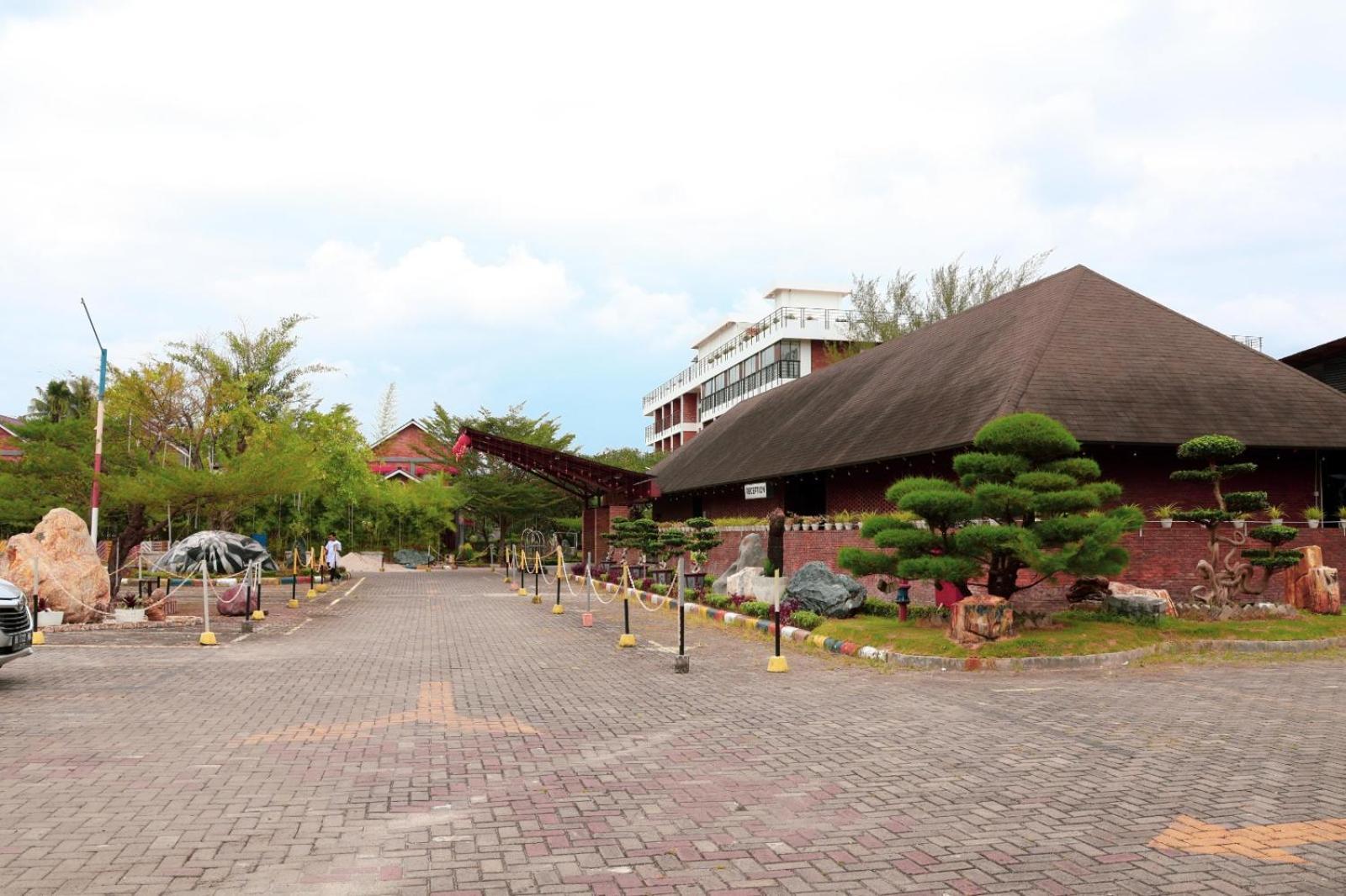 Thong's Inn Hotel Kualanamu Medan Exterior foto