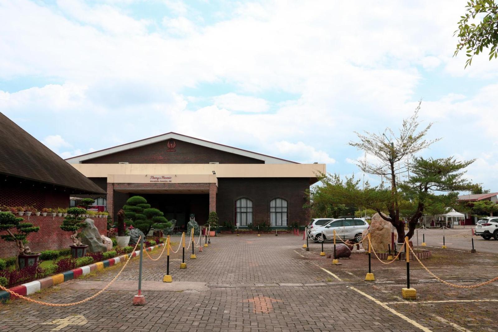 Thong's Inn Hotel Kualanamu Medan Exterior foto