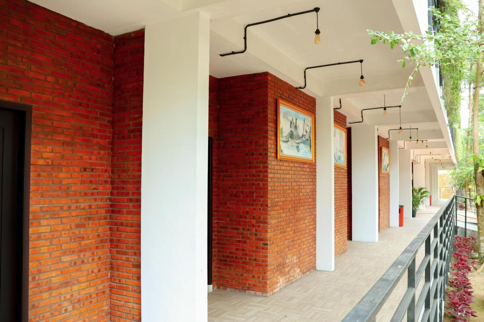 Thong's Inn Hotel Kualanamu Medan Exterior foto