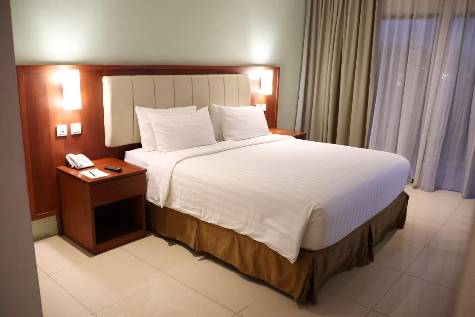 Thong's Inn Hotel Kualanamu Medan Exterior foto