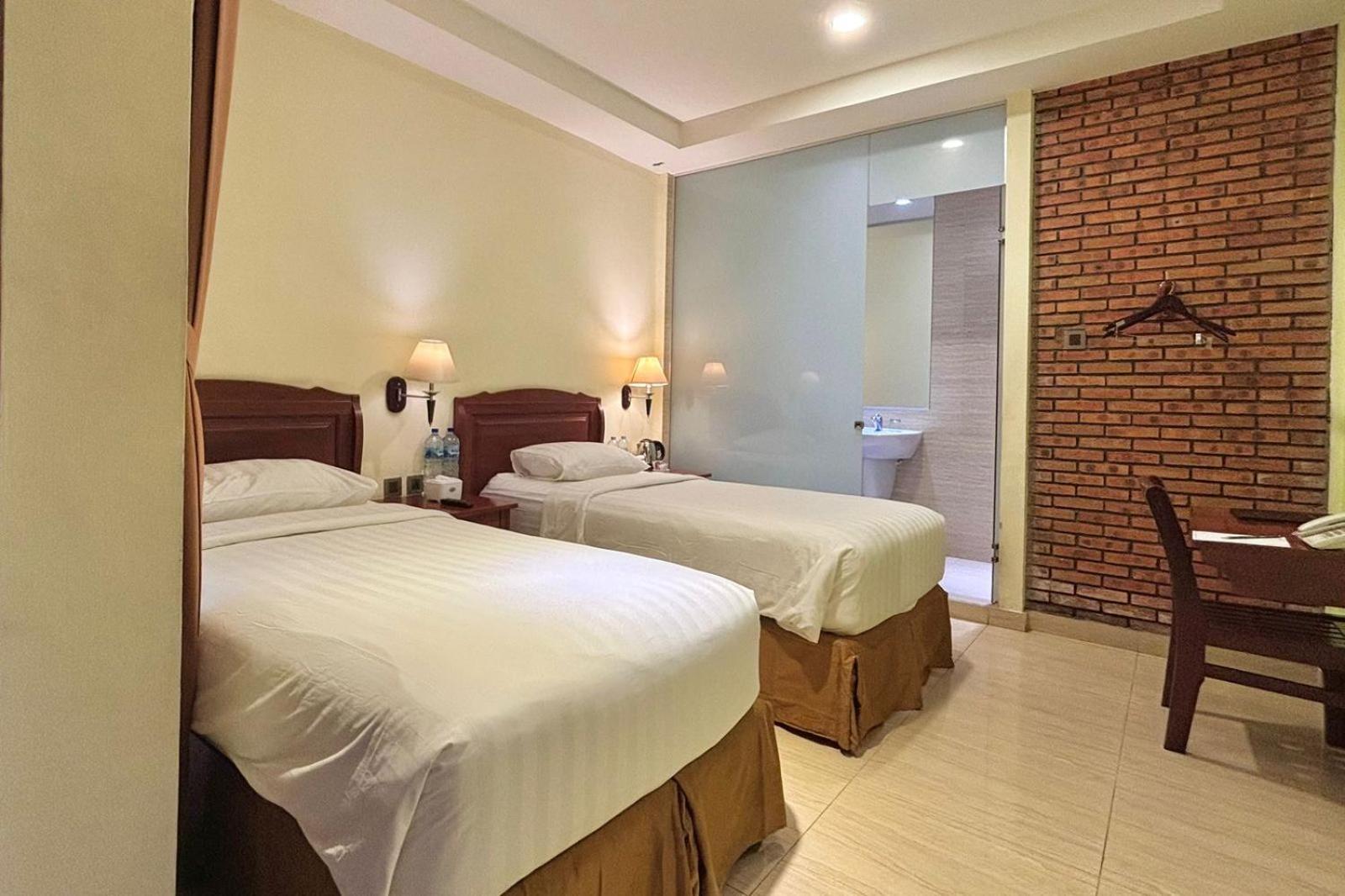 Thong's Inn Hotel Kualanamu Medan Exterior foto