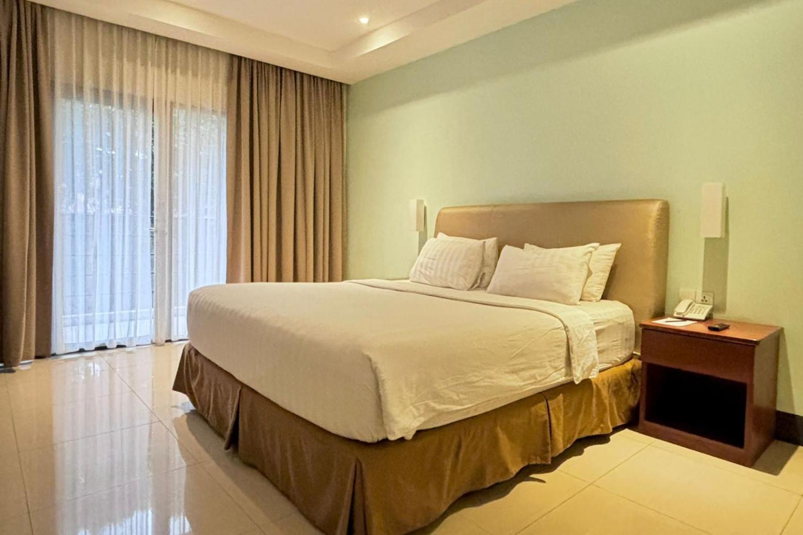 Thong's Inn Hotel Kualanamu Medan Exterior foto