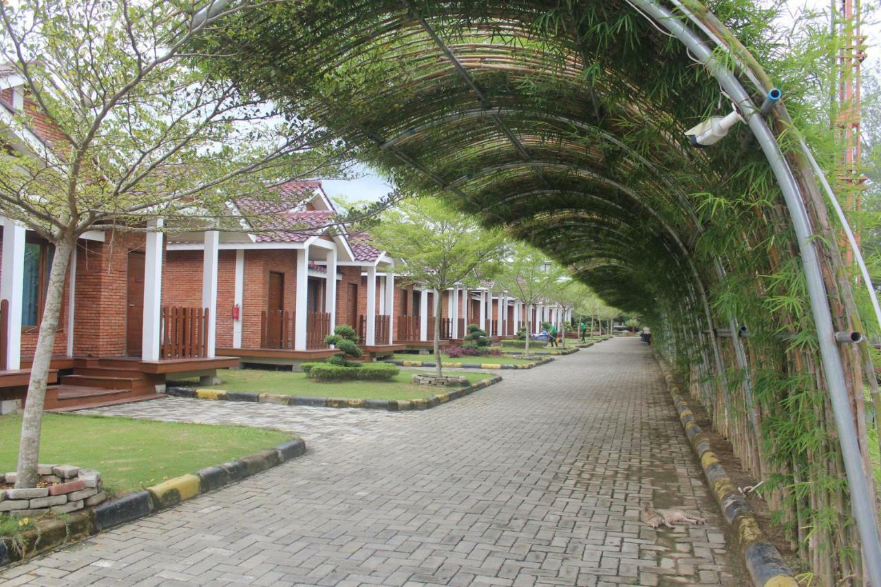 Thong's Inn Hotel Kualanamu Medan Exterior foto