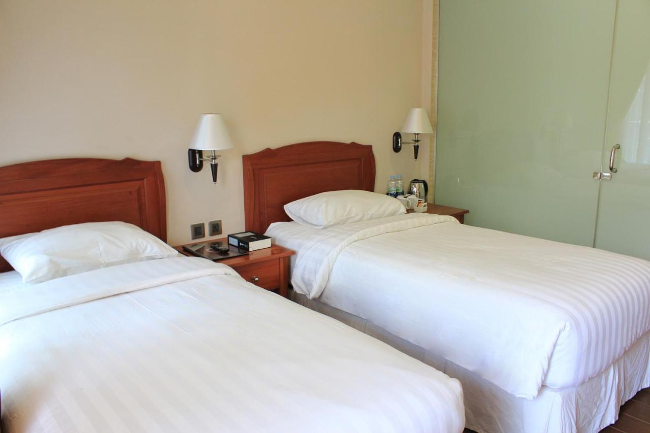 Thong's Inn Hotel Kualanamu Medan Exterior foto
