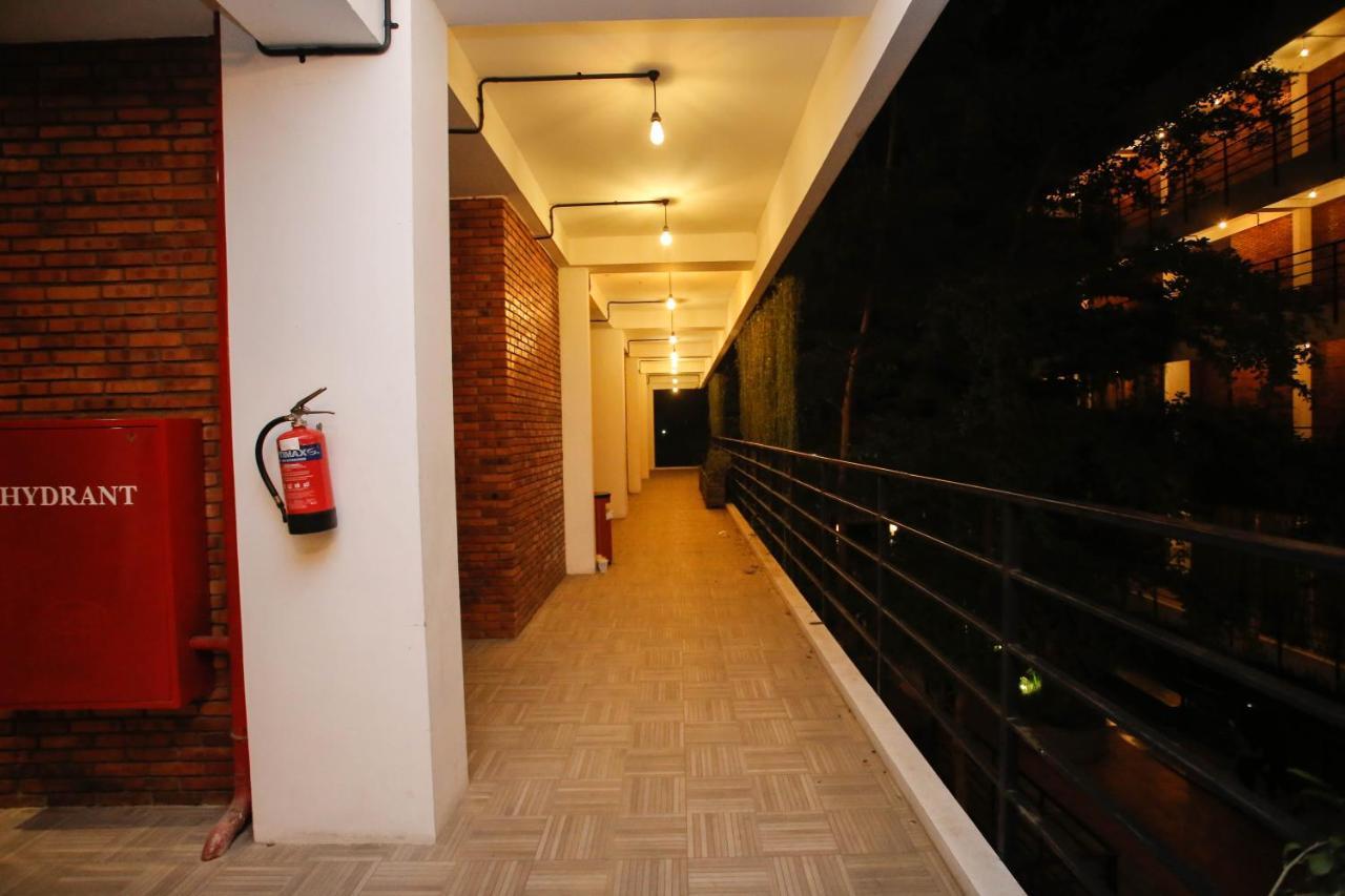 Thong's Inn Hotel Kualanamu Medan Exterior foto
